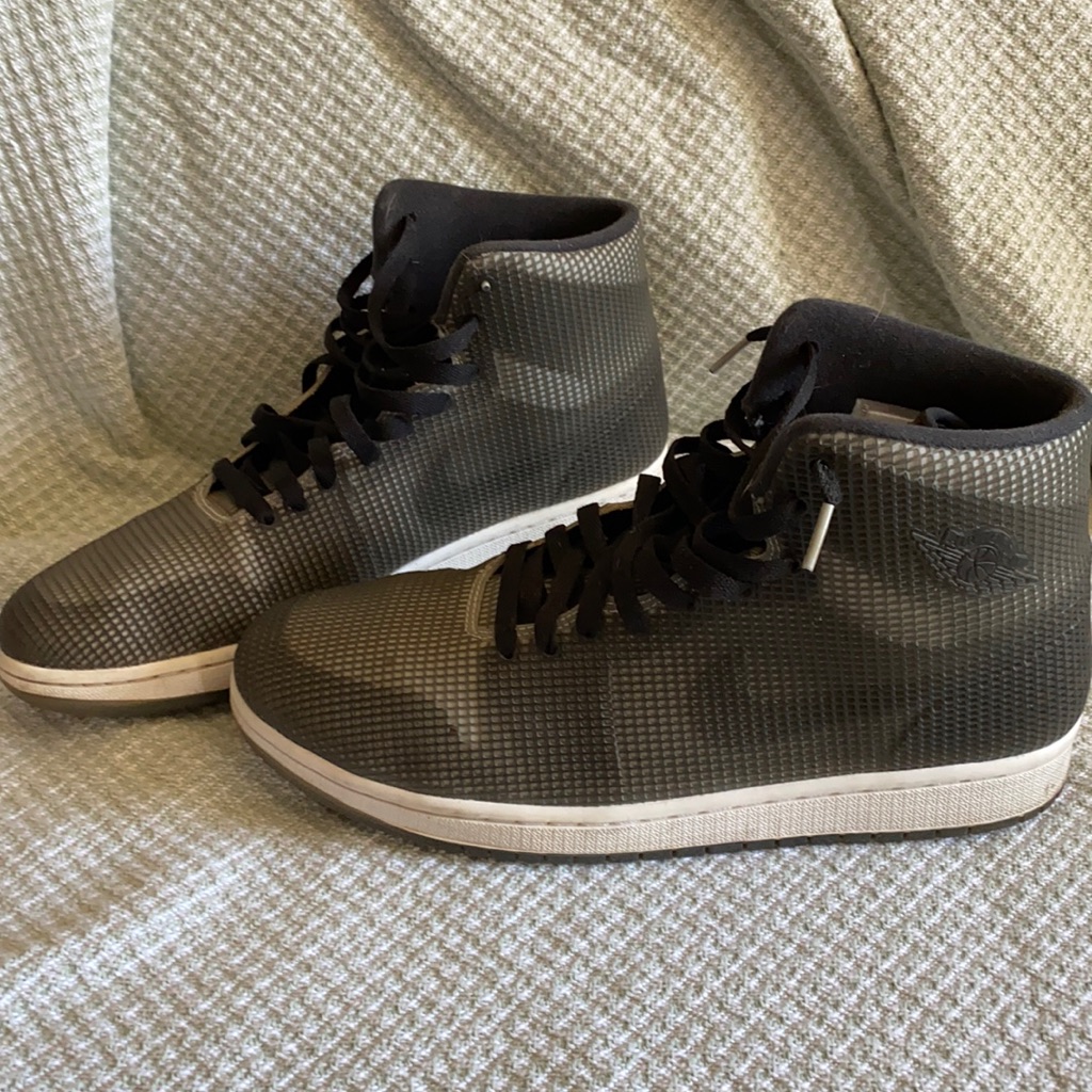 Air Jordan. Men’s Shoes.